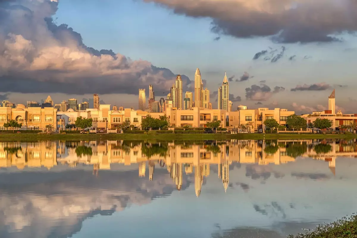 Emirates Hills Area Guide Dubai