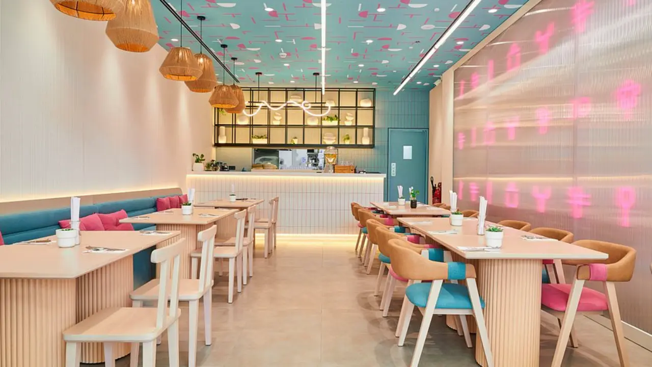 Fuchsia Urban Thai