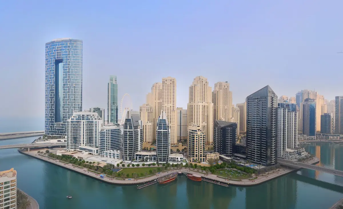 towers to live in dubai marina