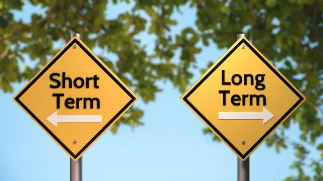 long-term vs short-term rentals Dubai