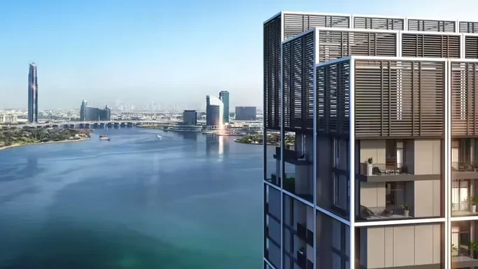 حافة الخور في ميناء خور دبي