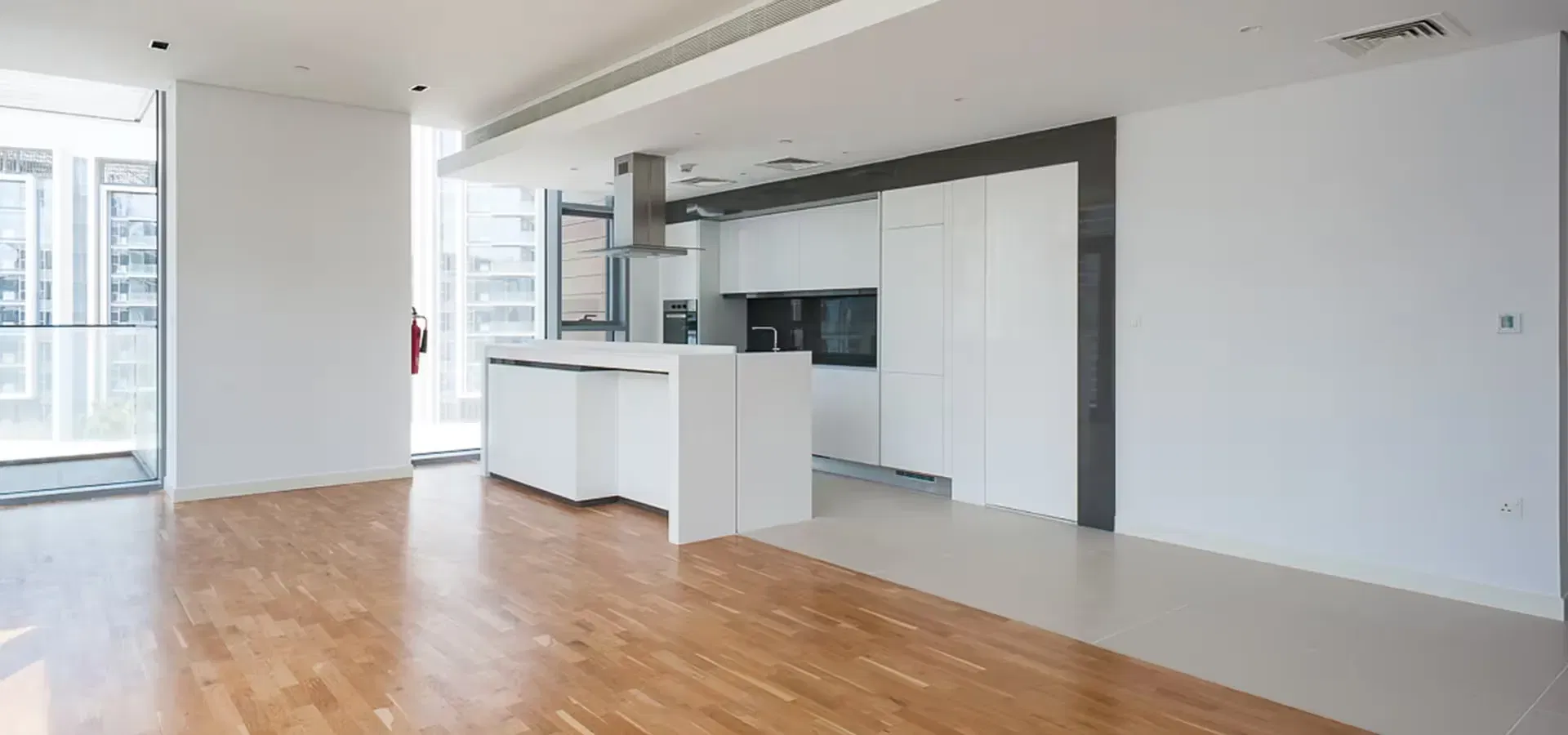 الاندماج المثالي بين الحياة الحضرية والجمال الطبيعي في شقق ميراس بلوواترز ريزيدنسز على جزيرة بلوواترز