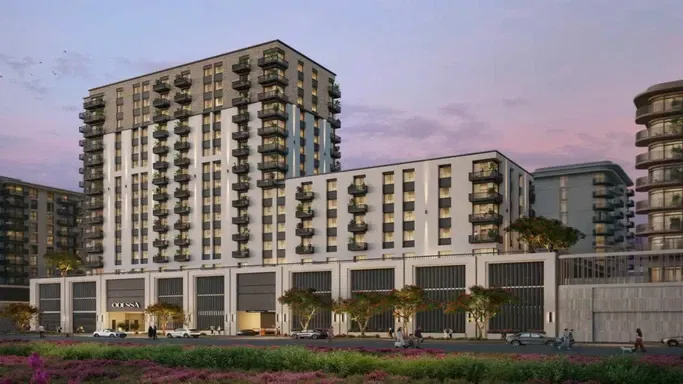 Одесса от Ншамы на городской площади – Гавани, отражающие творческие портреты