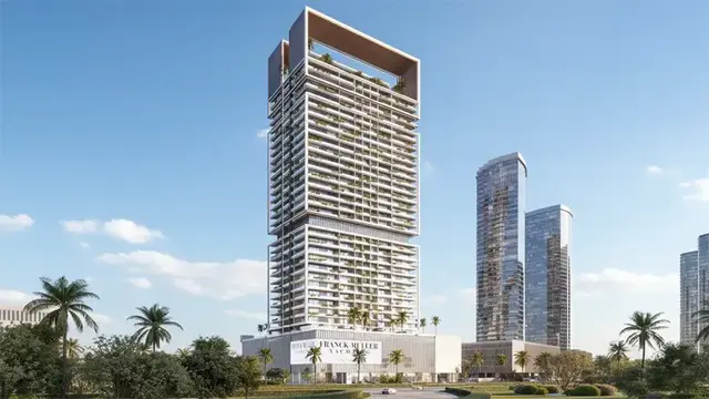 فرانك مولر لليخوت بجوار بوابة لندن